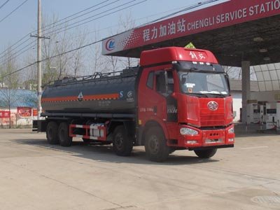 程力威牌CLW5310GFWC5型腐蝕性物品罐式運(yùn)輸車