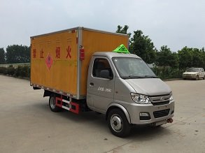 程力威牌CLW5030XRYSC5型易燃液體廂式運輸車