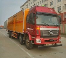 程力威牌CLW5310XRYB5型易燃液體廂式運(yùn)輸車