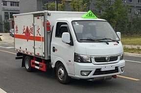 程力威牌CLW5030XRYE6型易燃液體廂式運(yùn)輸車