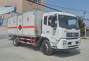 程力威牌CLW5183XRQD5型易燃氣體廂式運輸車