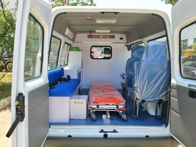 程力威牌CLW5040XSCJ5型傷殘運(yùn)送車