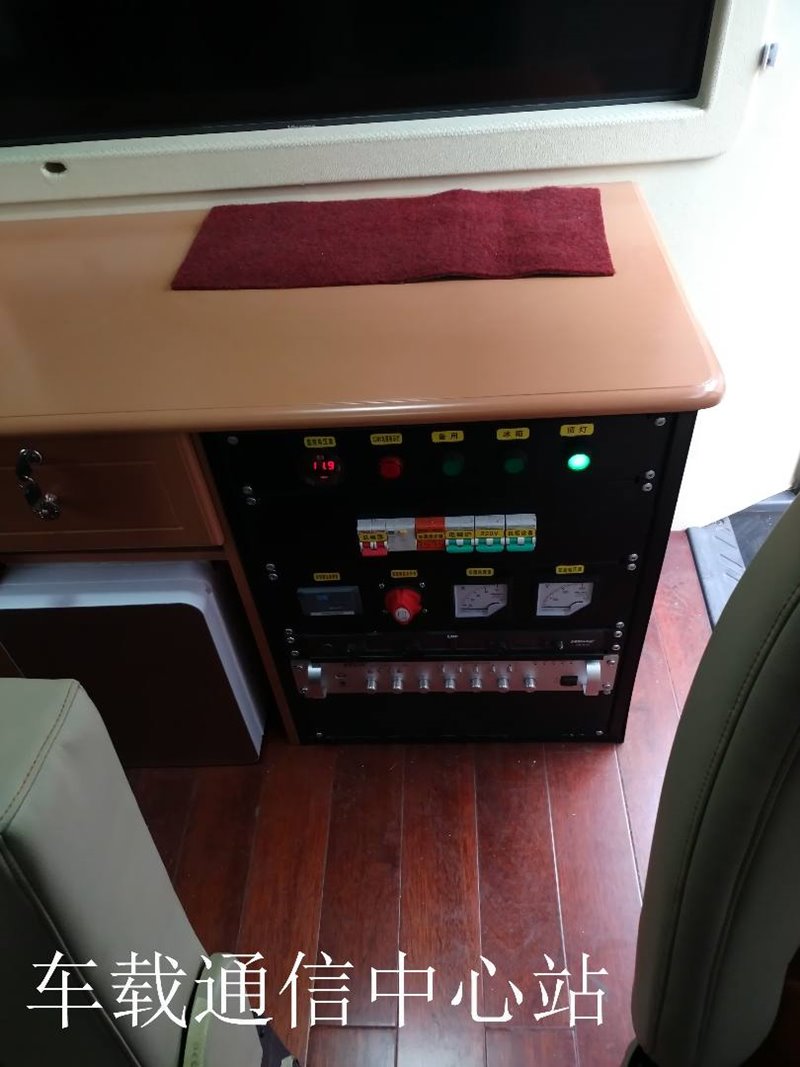 程力威牌CLW5040XZH5型指揮車