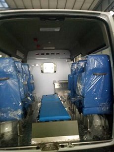  程力威牌CLW5037XJHJ5型救護(hù)車