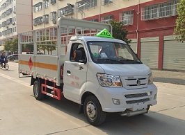 程力威牌CLW5030TQPCD5型氣瓶運輸車