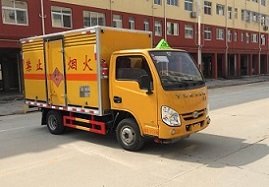 程力威牌CLW5031XQYSH5型爆破器材運(yùn)輸車