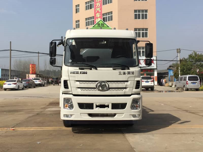 程力威牌CLW5310GYYST5型運(yùn)油車