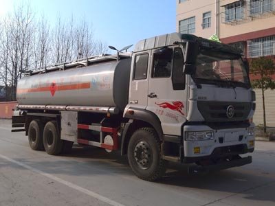 程力威牌CLW5258GYYZ5型運(yùn)油車(chē)
