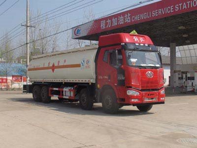 程力威牌CLW5312GYYC5型運(yùn)油車