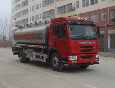 程力威牌CLW5160GYYLC5型鋁合金運(yùn)油車