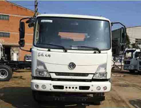 程力威牌CLW5161TYHD5型路面養(yǎng)護(hù)車