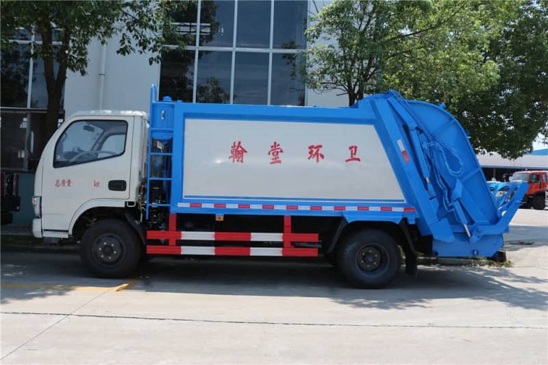 東風多利卡5方壓縮式垃圾車