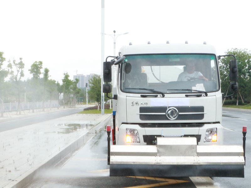 東風(fēng)天錦道路高壓清洗車