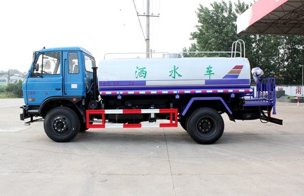 東風(fēng)153環(huán)衛(wèi)灑水車