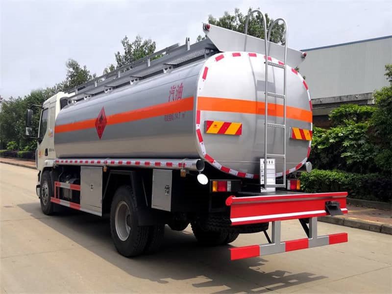 新款單橋容積最大油罐車