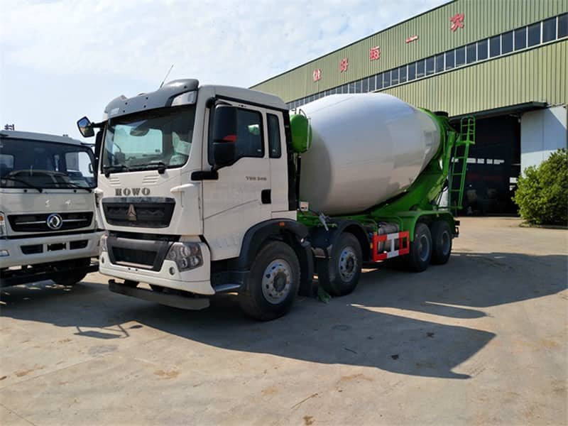 重汽12方輕量化混凝土攪拌車