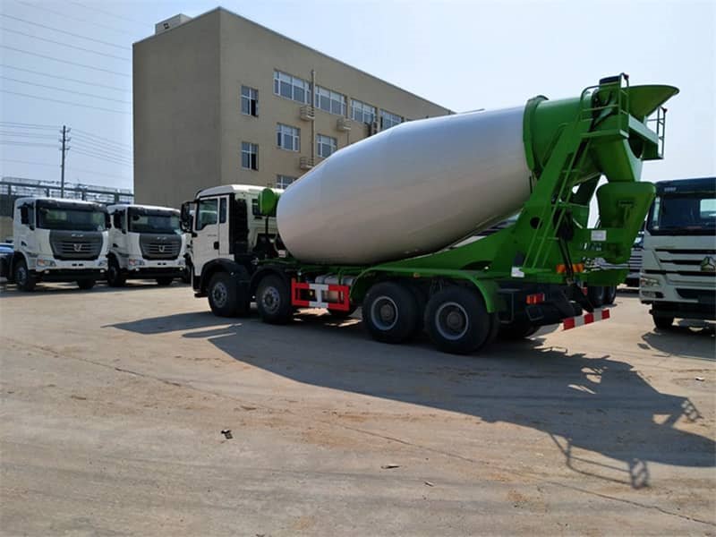 重汽12方輕量化混凝土攪拌車