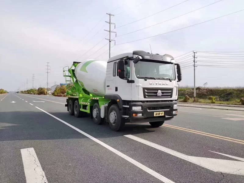 汕德卡12方水泥攪拌車多少錢