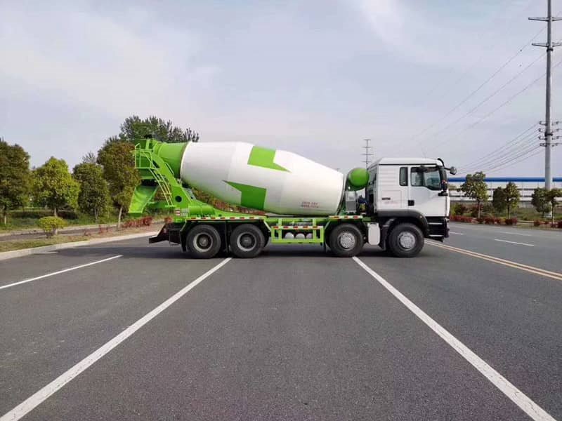 汕德卡12方水泥攪拌車多少錢
