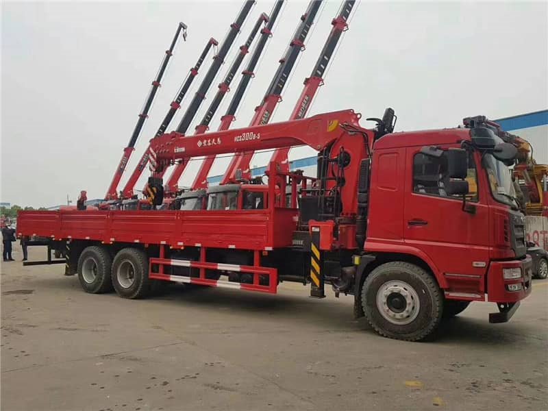 宏昌天馬12噸5節(jié)后八輪隨車吊