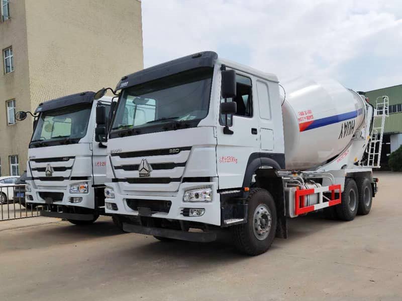 重汽380霸氣側(cè)漏的重載攪拌車