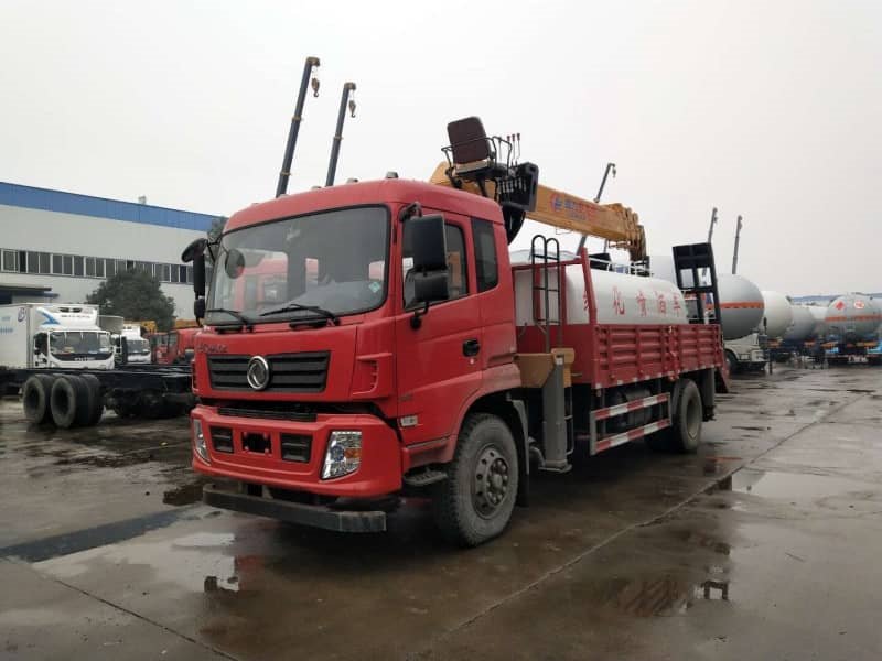 東風(fēng)T5后八輪石煤12噸隨車吊