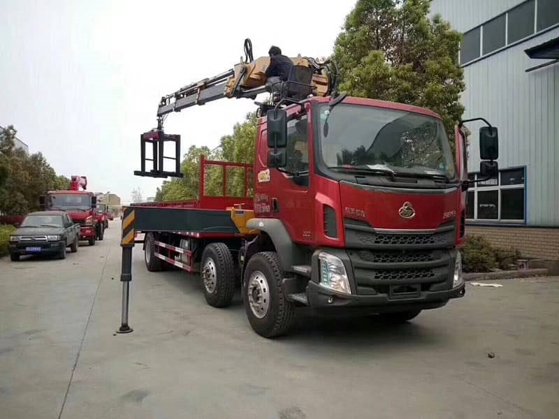 折疊臂12噸徐工隨車吊