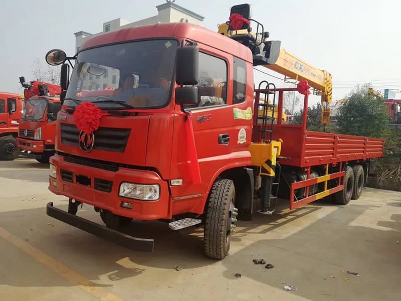 東風(fēng)御龍后雙橋12噸隨車吊