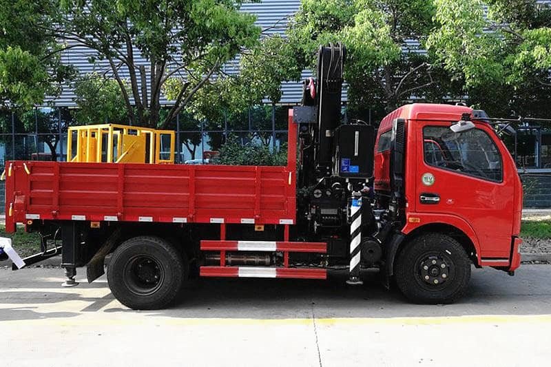 東風(fēng)5噸藍(lán)牌折臂隨車吊