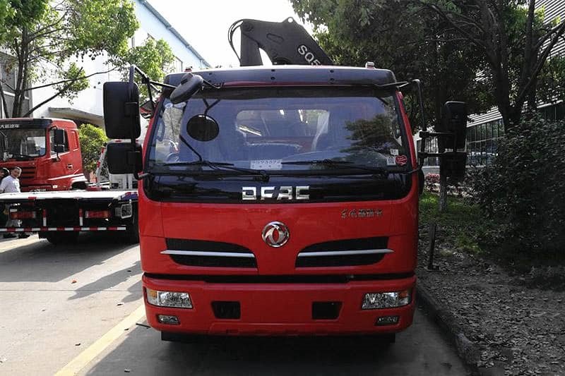 東風(fēng)5噸藍(lán)牌折臂隨車吊