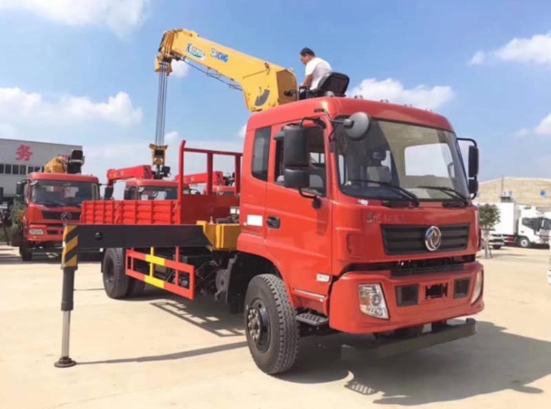 東風(fēng)專底8噸徐工隨車吊車