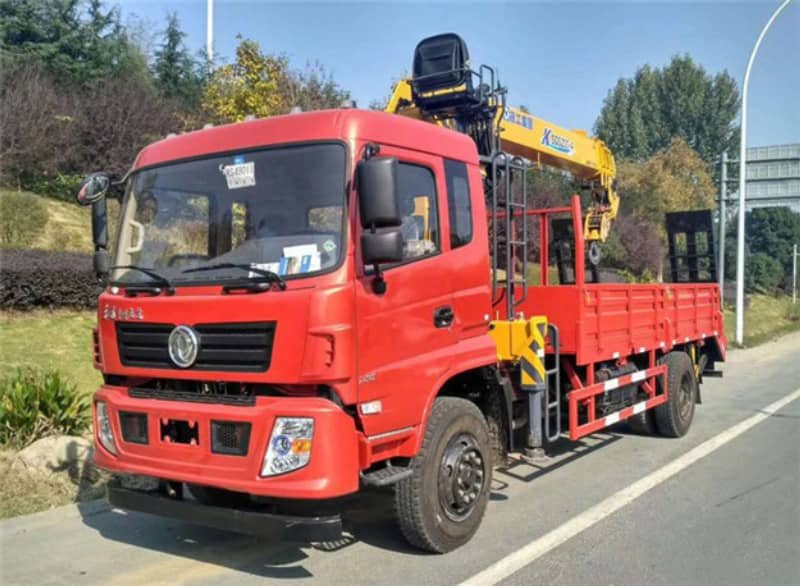 東風(fēng)專底8噸徐工隨車吊車