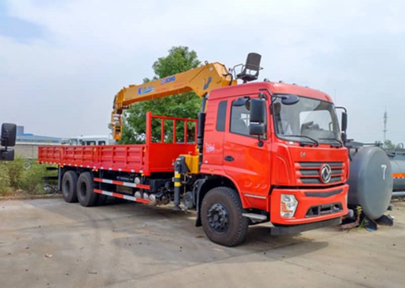 東風(fēng)D3后八輪徐工12噸隨車吊車