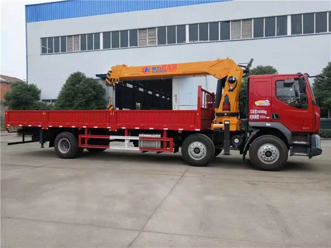 柳汽乘龍三軸10噸隨車(chē)吊
