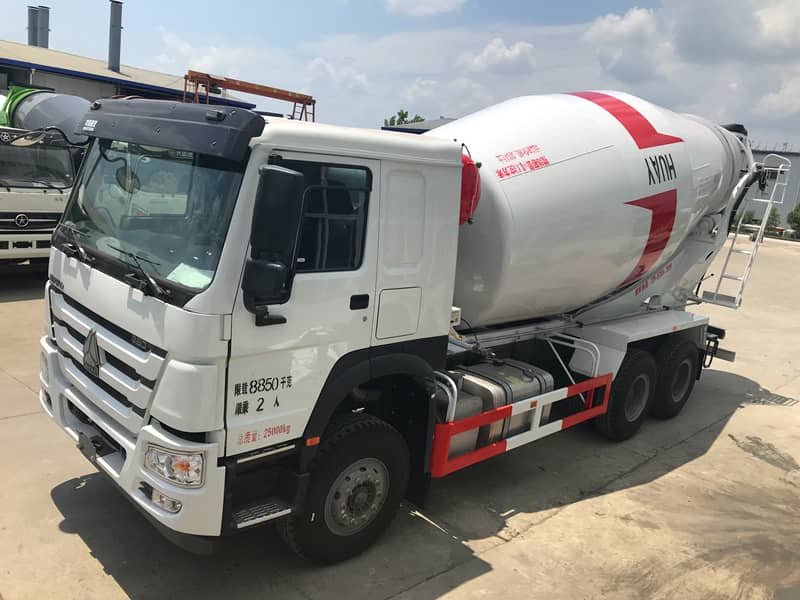 大扭矩大馬力的豪沃380重載攪拌車