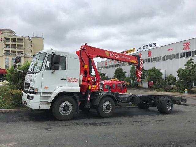 華凌三軸8噸隨車吊
