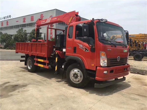 重汽5噸藍(lán)牌隨車(chē)吊車(chē)