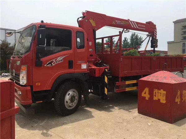 重汽5噸藍(lán)牌隨車(chē)吊車(chē)