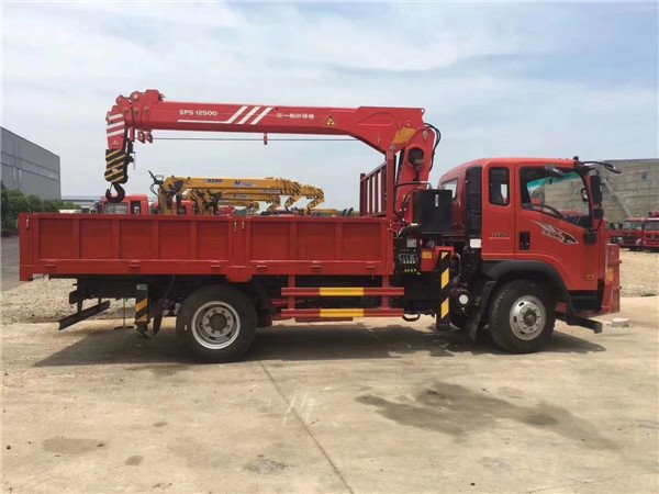 重汽5噸藍(lán)牌隨車(chē)吊車(chē)
