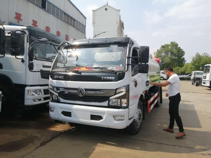 程力威牌CLW5120GSSYT6灑水車