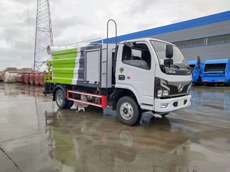 程力威牌CLW5121GPS6型綠化噴灑車