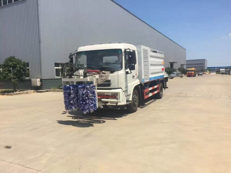 程力威牌CLW5180GQXRJ6護欄清洗車