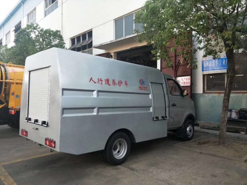 程力威牌CLW5030TYHS6路面養(yǎng)護(hù)車