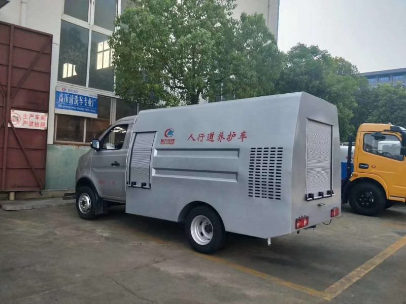 程力威牌CLW5030TYHS6路面養(yǎng)護(hù)車