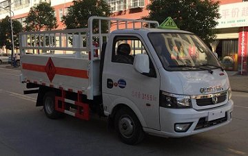 程力威牌CLW5030TQPE6氣瓶運(yùn)輸車