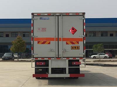 程力威牌CLW5180XRYD6易燃液體廂式運輸車