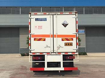 程力威牌CLW5180XFWD6腐蝕性物品廂式運(yùn)輸車