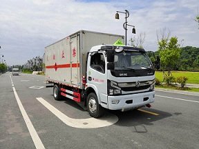 程力威牌CLW5120XRYE6易燃液體廂式運(yùn)輸車(chē)