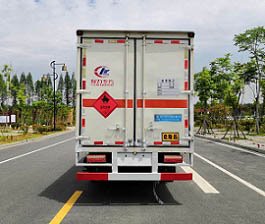 程力威牌CLW5120XRYE6易燃液體廂式運(yùn)輸車(chē)