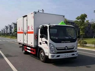 程力威牌CLW5081XFWB6腐蝕性物品廂式運(yùn)輸車